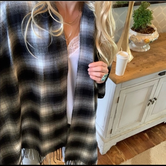 Black & White Plaid Fringe Wrap Sweater NWT - Picture 2 of 2